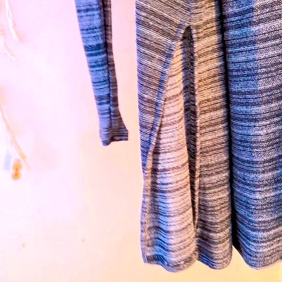 ⭐️J.JILL WEAREVER Collection Lightweight Tunic Shirt, Sz. L, Classy 💙🌻 - Picture 9 of 10